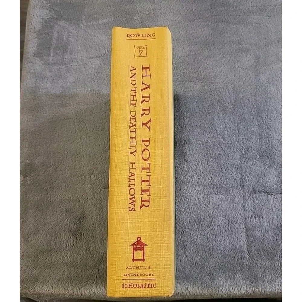 Harry Potter Ser.: Harry Potter and the Deathly Hallows by J. K. Rowling (2007,